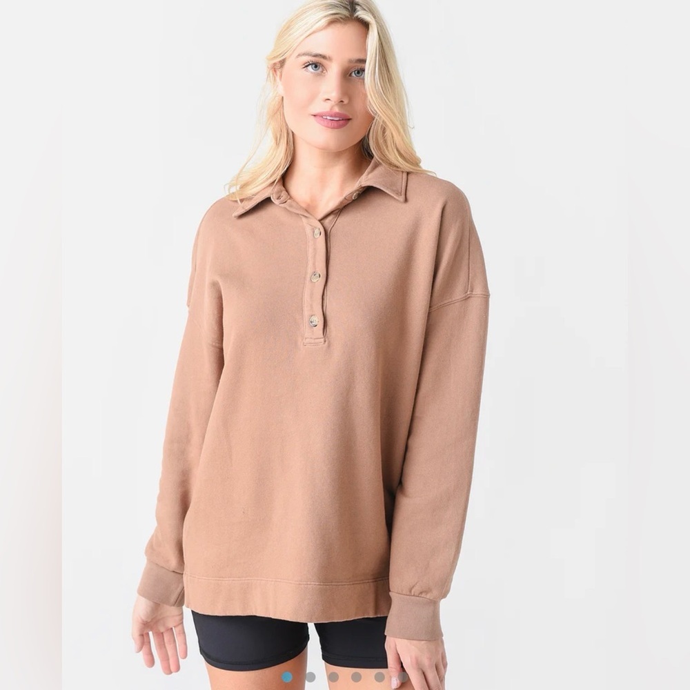 VLVT Woman’s Denny Collard Top in Nomad (taupe/brown). Size S, NWT
